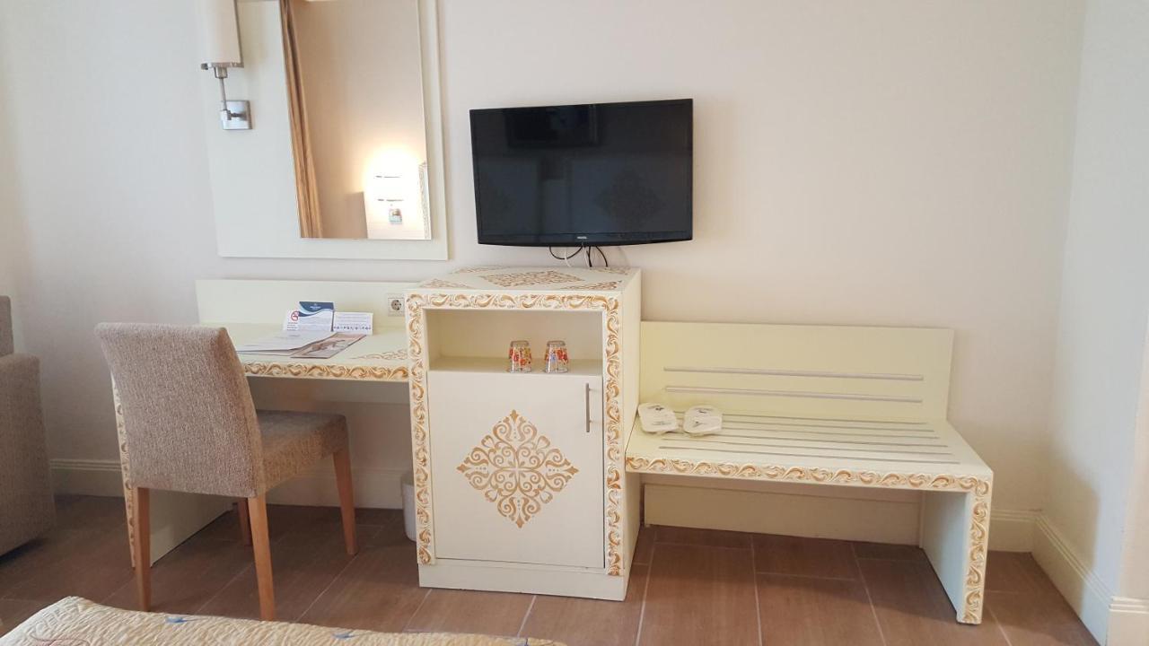 Crystal Admiral Resort Suites & Spa Kızılot Екстериор снимка