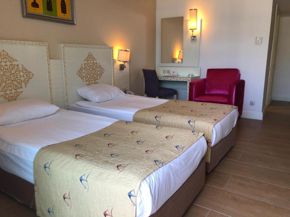 Crystal Admiral Resort Suites & Spa Kızılot Екстериор снимка