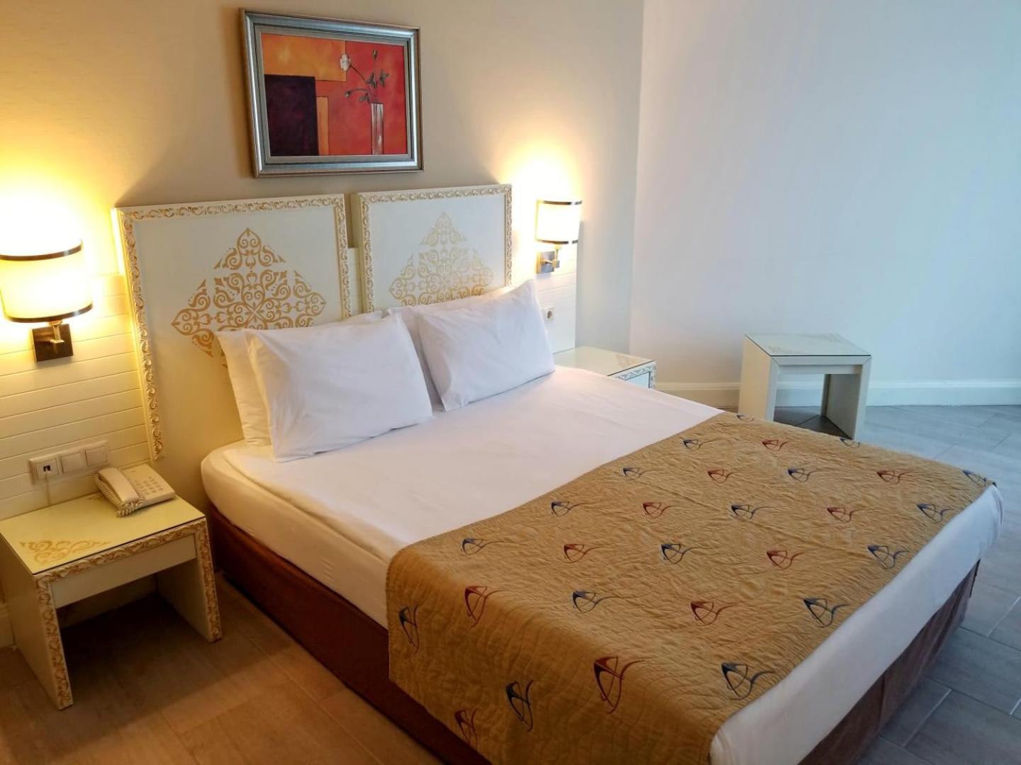 Crystal Admiral Resort Suites & Spa Kızılot Екстериор снимка
