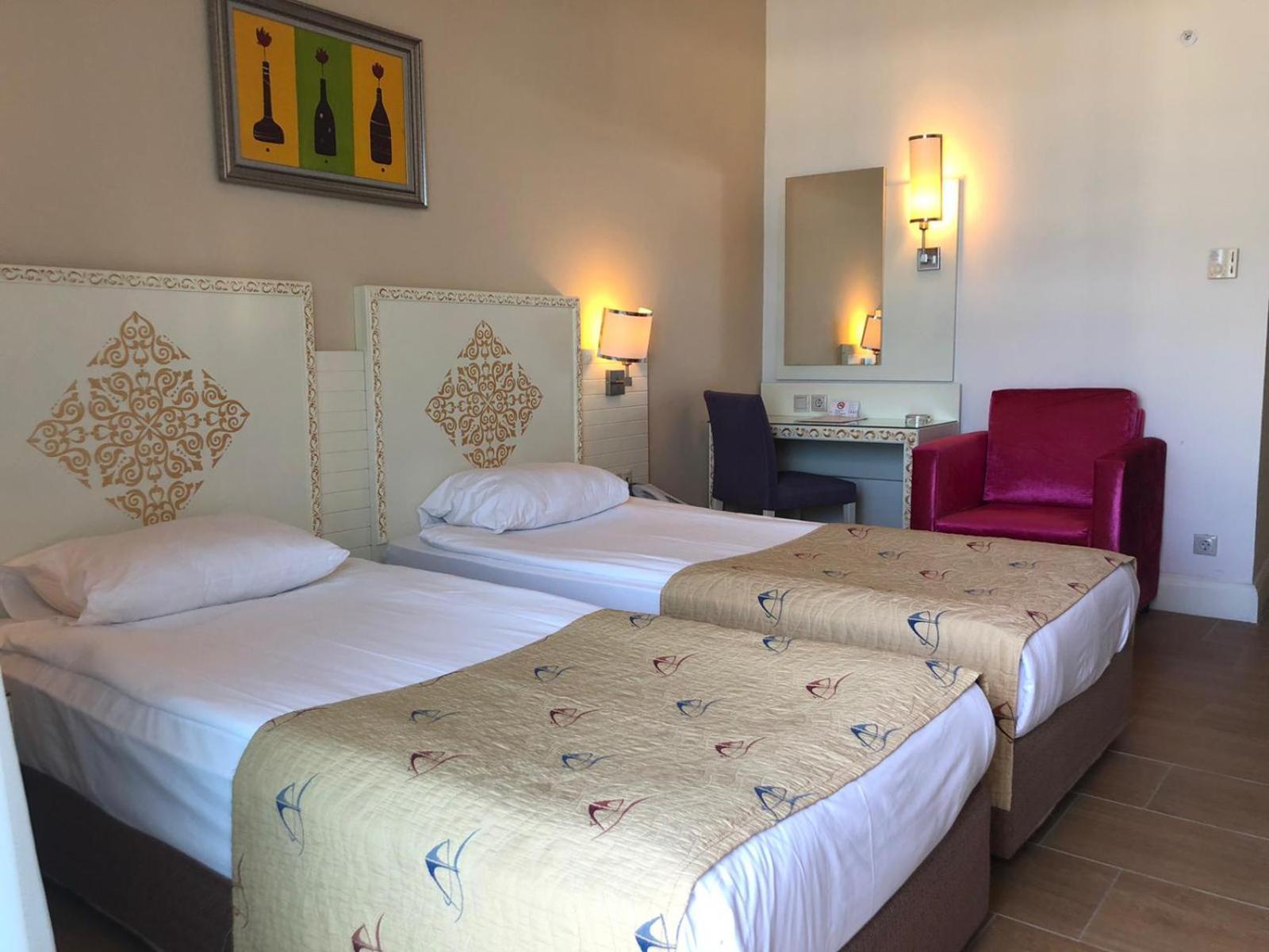 Crystal Admiral Resort Suites & Spa Kızılot Екстериор снимка