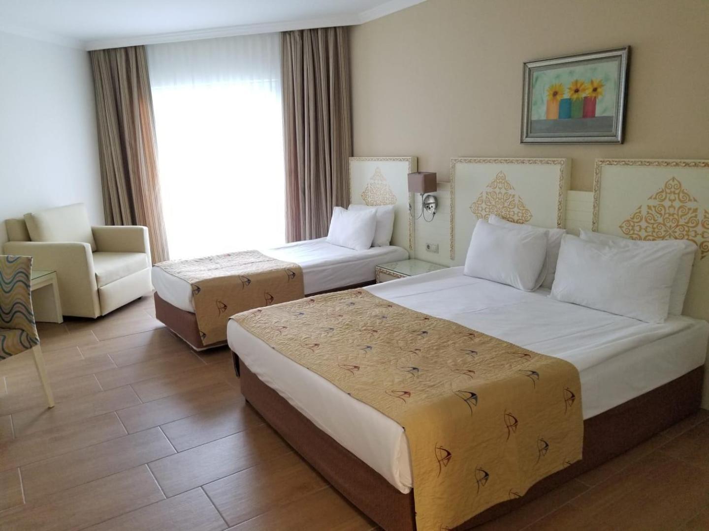 Crystal Admiral Resort Suites & Spa Kızılot Екстериор снимка