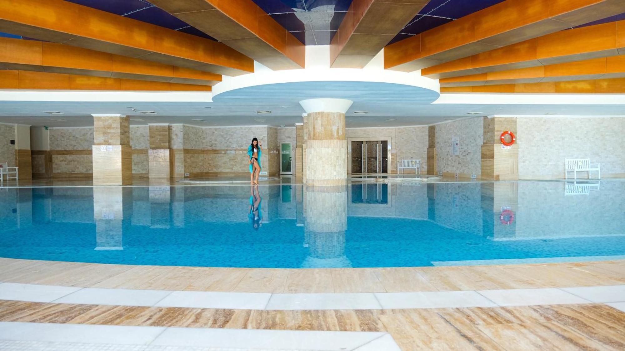 Crystal Admiral Resort Suites & Spa Kızılot Екстериор снимка