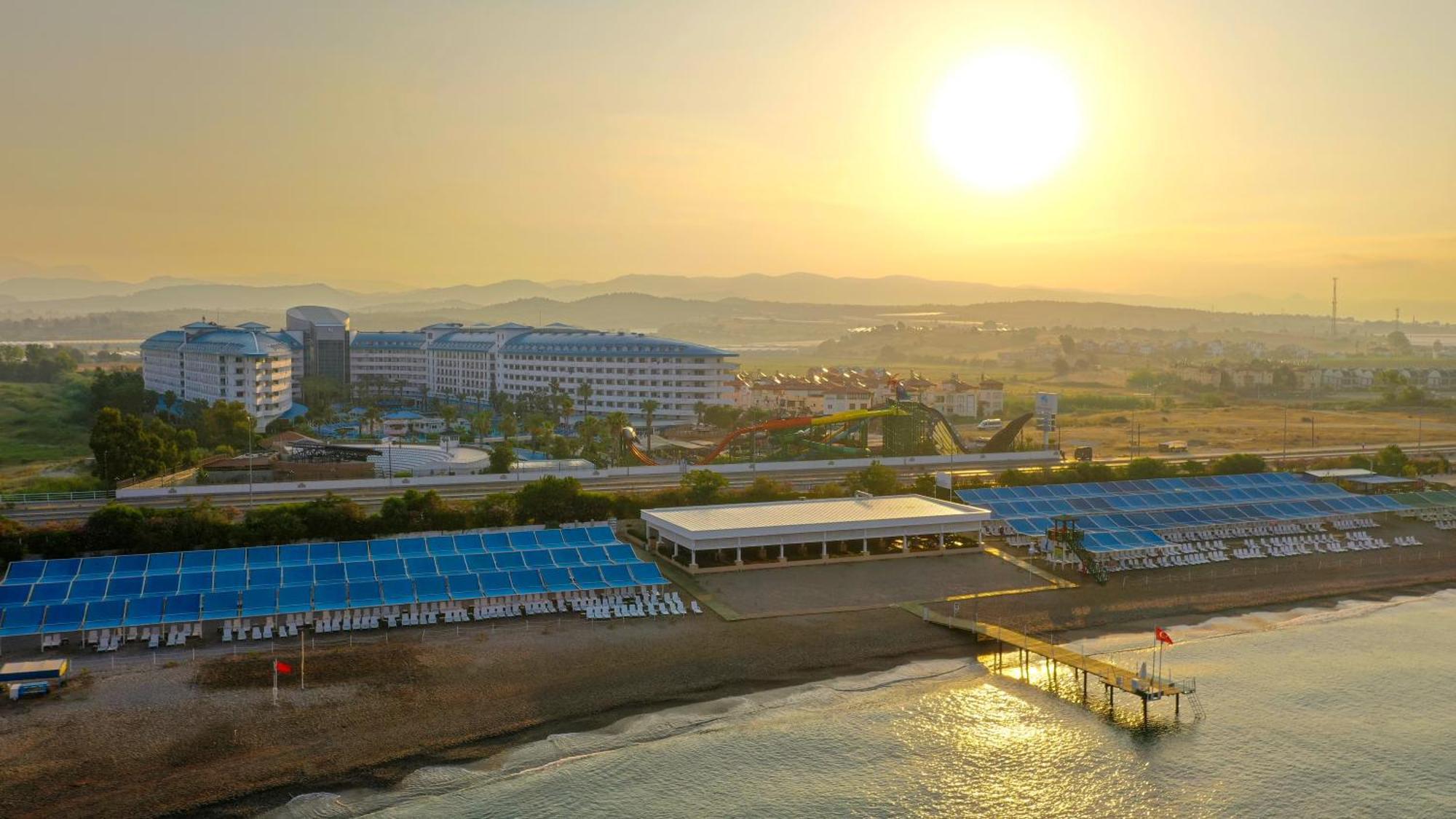 Crystal Admiral Resort Suites & Spa Kızılot Екстериор снимка