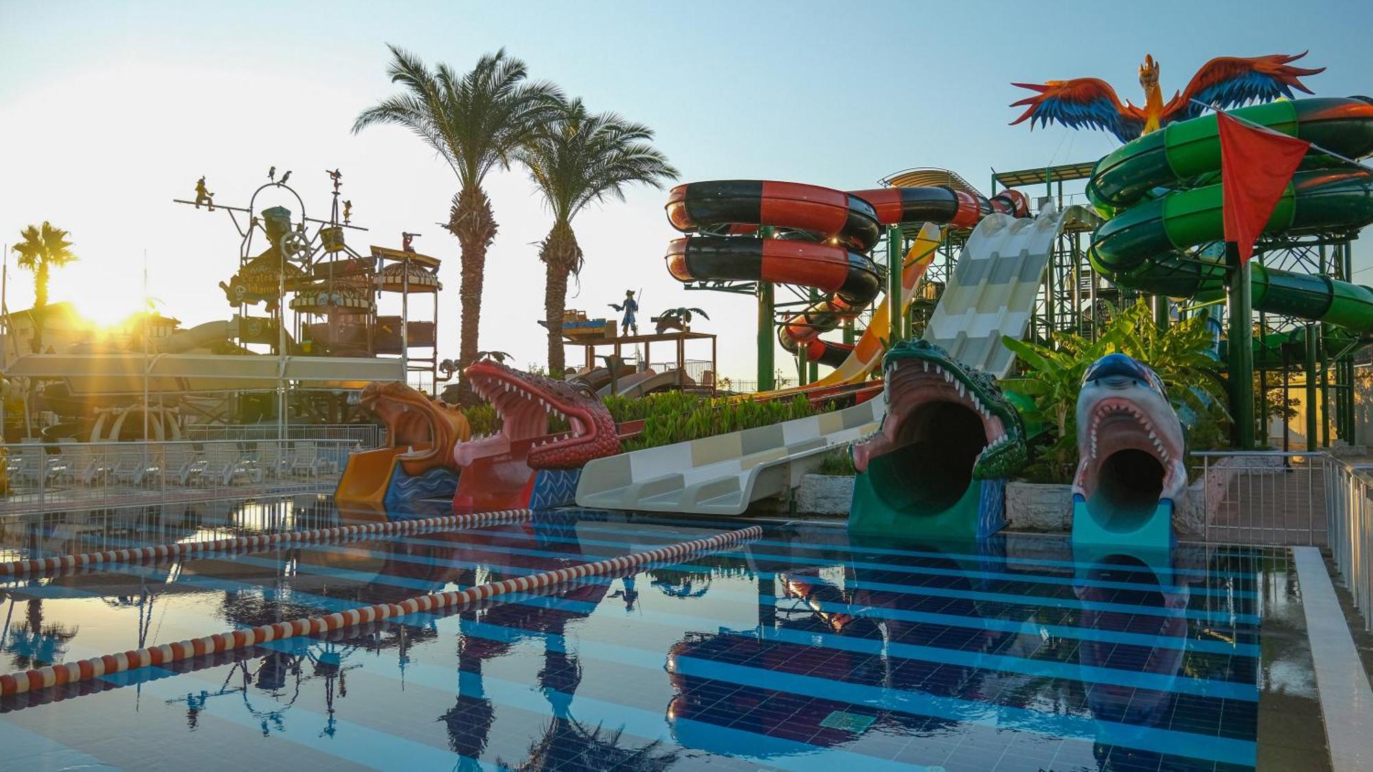 Crystal Admiral Resort Suites & Spa Kızılot Екстериор снимка